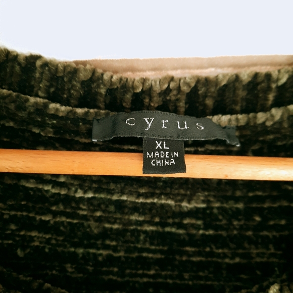 Cyrus Dark Green Chunky Chenille Knit Sweater - Picture 4 of 5